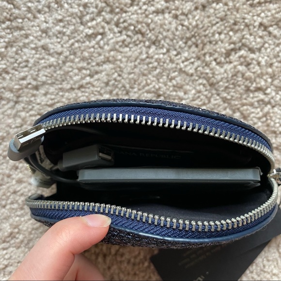 NWT Banana Republic Power Up Charging Pack with Mini Wallet/Purse - Picture 10 of 10